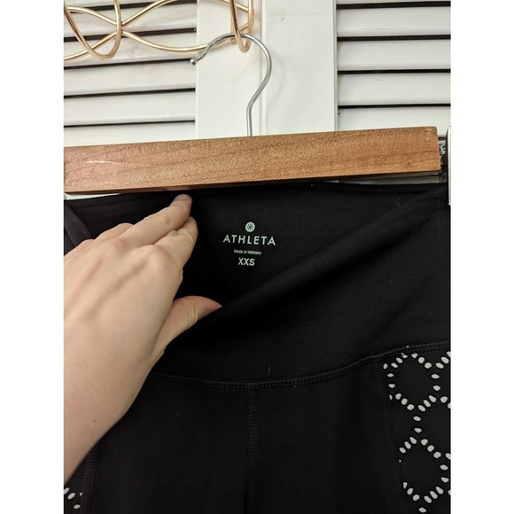 🎃 Athleta cropped lasercut leggings XXS - Picture 2 of 4